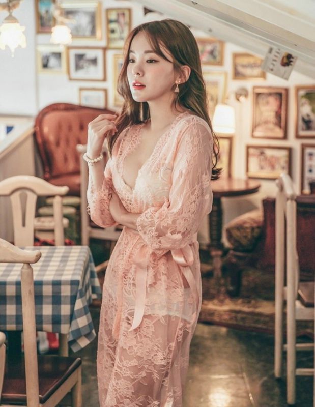 内衣美女模特酥胸爆乳性感图片