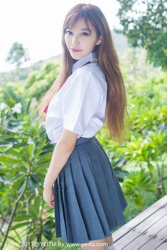 内衣女神杨晨晨蕾丝丁字裤撩裙尤物低胸爆乳美女图片