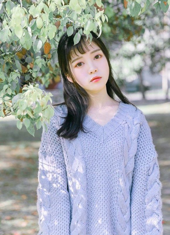水嫩幼女蓝色毛衣户外小清新娇俏可爱写真