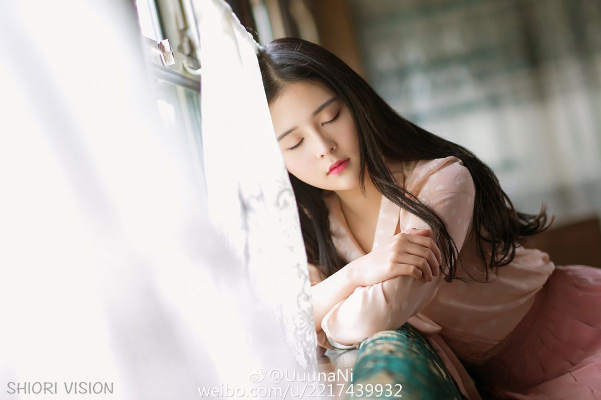 90后清纯美女倪唯一唯美养眼写真