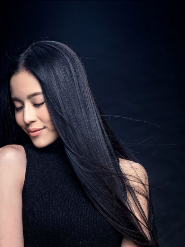 氧气美女温心黑色短裙迷人写真
