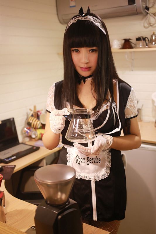 性感女仆装丝袜美女私房美胸诱人写真