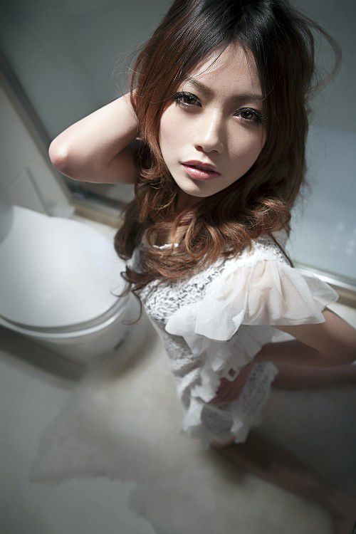 90后可爱美女私房迷人写真