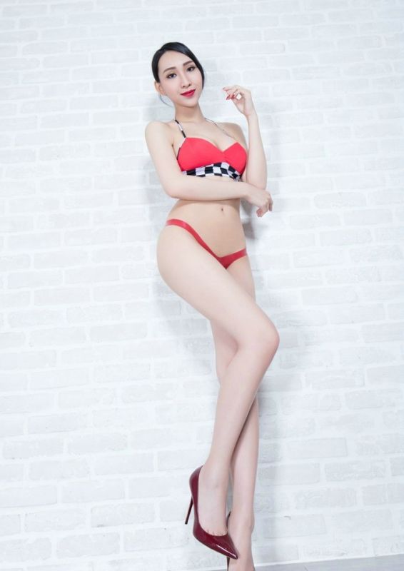 长腿嫩模美女红色赛车制服美腰大尺度人体性感写真