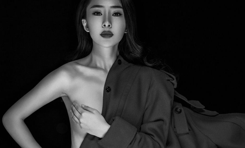 女星吉丽蓝色礼服性感写真
