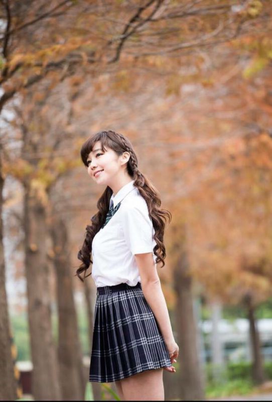 90后人气模特陈蕴予清纯自拍写真
