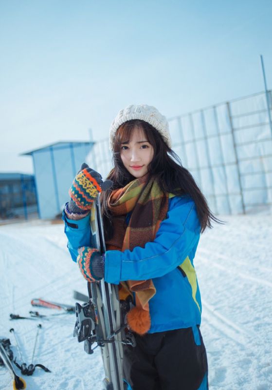 最美校服女生高晴冬日清纯美照