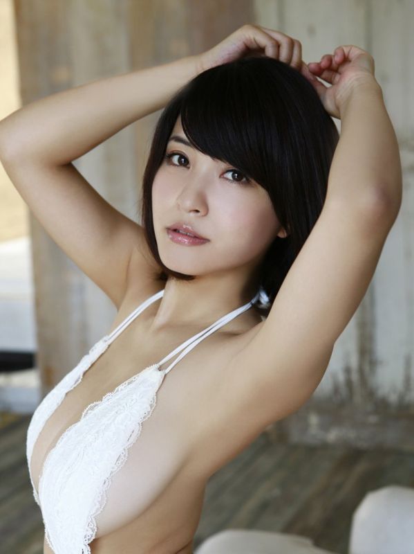 日本少妇岸明日香白色内衣诱惑图