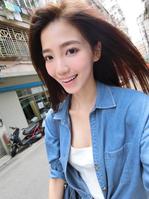 台湾模特陈慈瑜清纯自拍写真