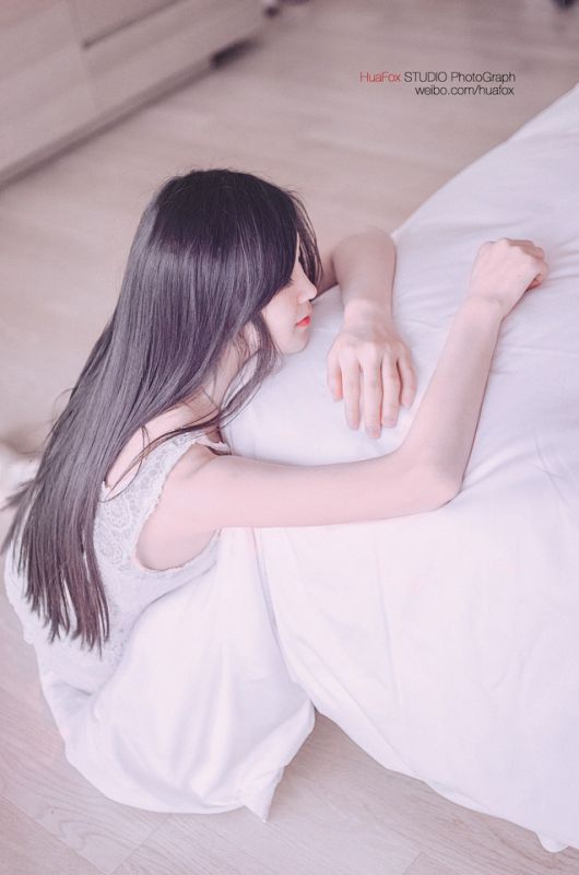 甜美蕾丝美女私房迷人写真