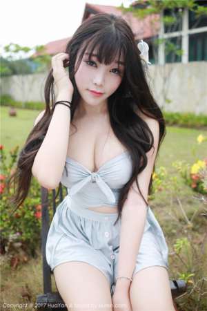 36D大奶美女芝芝Booty泳衣爆乳性感户外诱惑写真