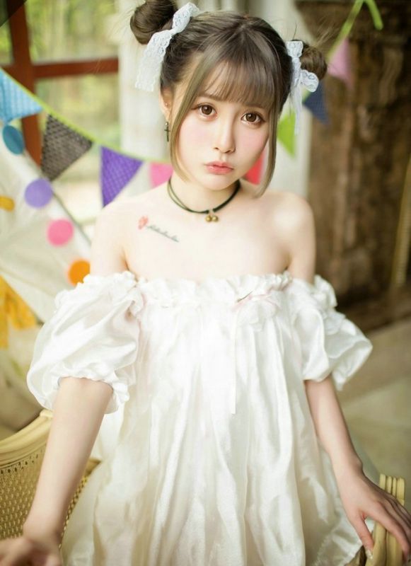 双丸子头可爱萝莉清纯蕾丝居家唯美俏皮写真图片