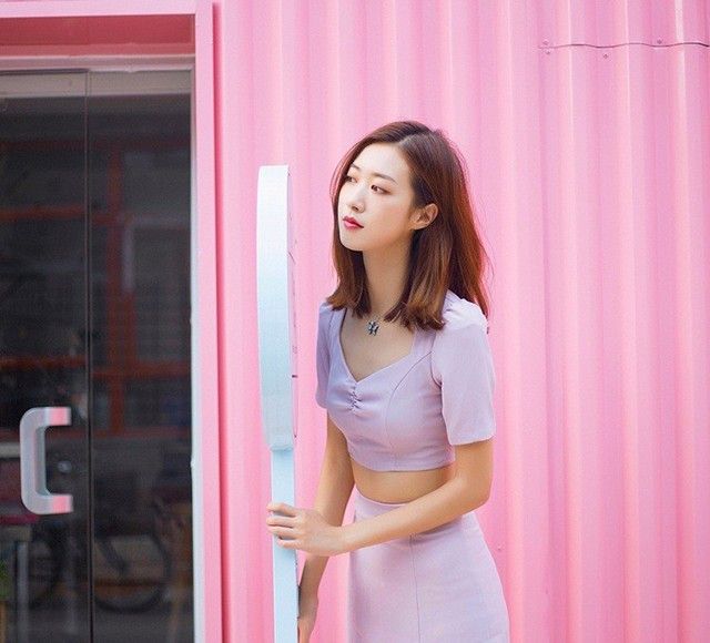 韩范学院美女校花粉色露肚脐装身材火辣性感清纯图片