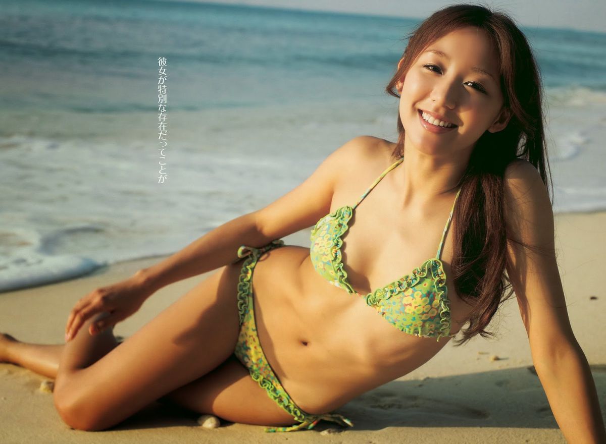 日本美女模特缮搅奈性感比基尼写真