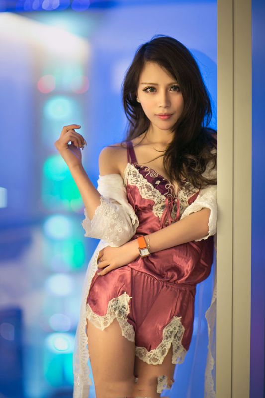 性感美女尤物酥胸诱人私房照