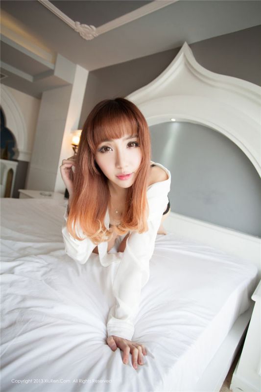 黑色内衣美女性感诱惑床照