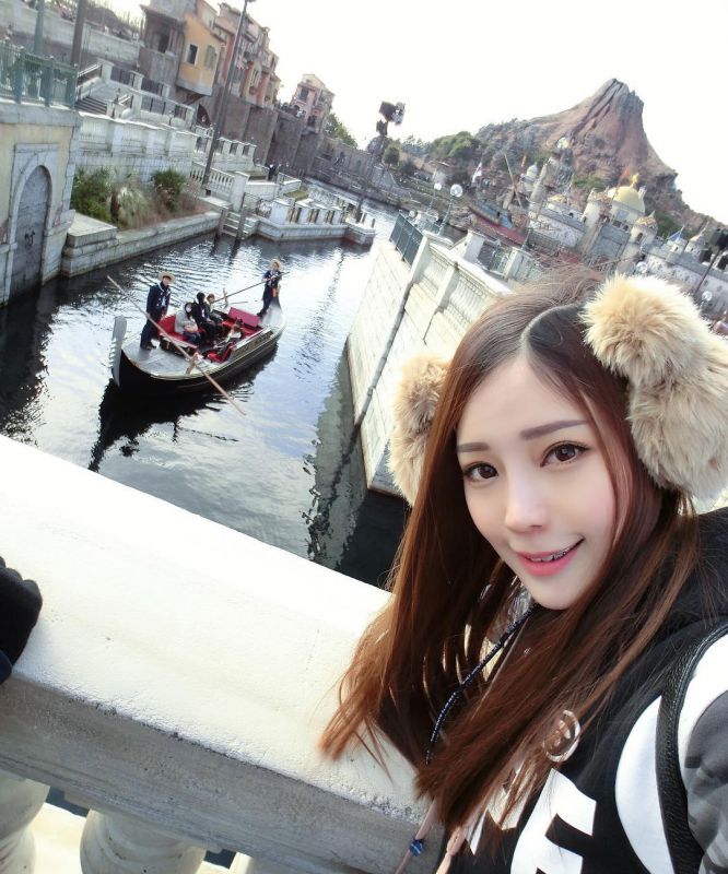 90后清纯美女Ehuey Huey自拍写真图片