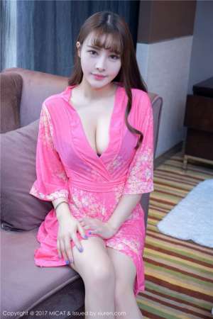 极品性感大胸少妇雪瑞Lisa低胸睡衣妖娆美艳写真图片