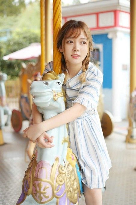 少女辫娃娃衣美女萝莉双马尾甜美户外摄影写真