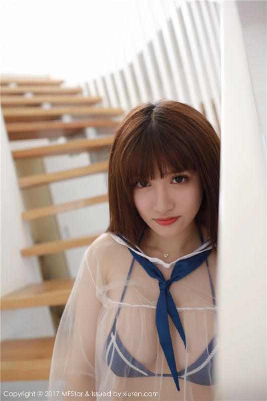 肚兜真空大奶少妇傲娇萌萌Vivian丁字裤诱惑写真
