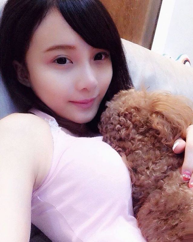 台湾学生妹刘坊萱清纯自拍写真图片