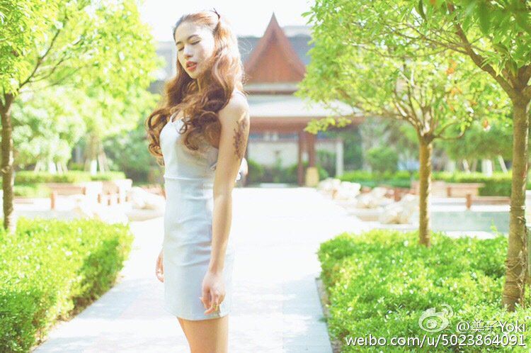 漂亮美眉美子Yoki微博私拍写真图片