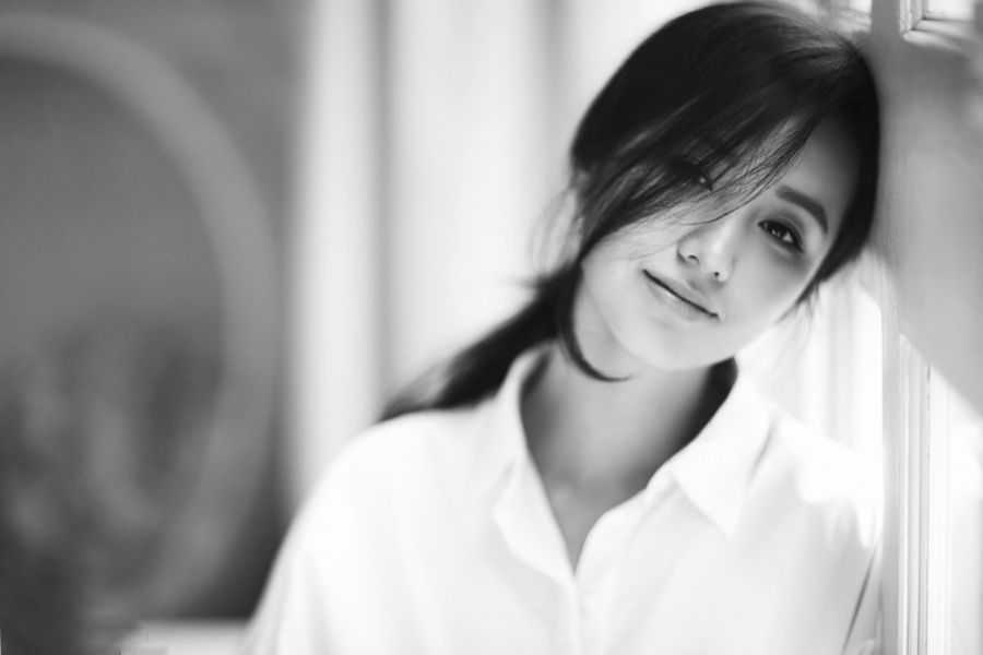 知性美女吕一黑白写真
