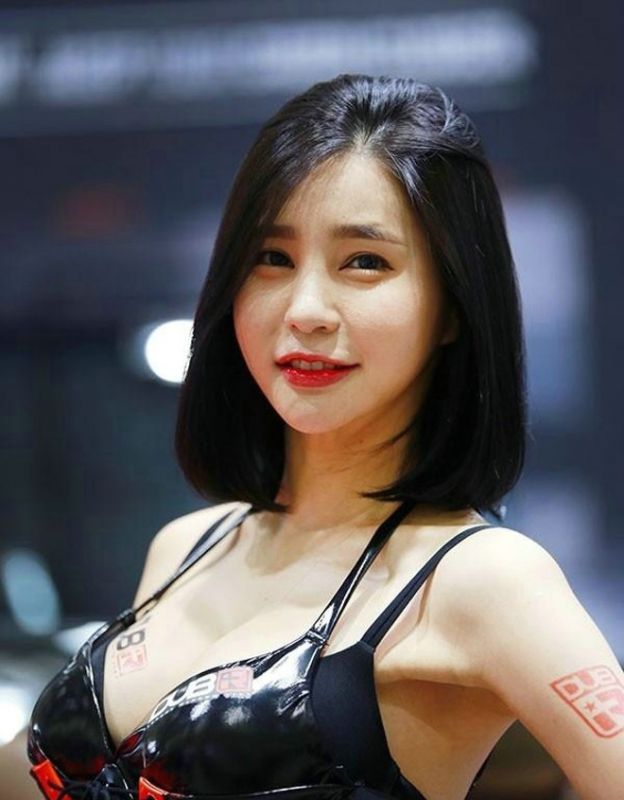 韩国气质短发车模美女内衣爆乳性感细腰美腿写真