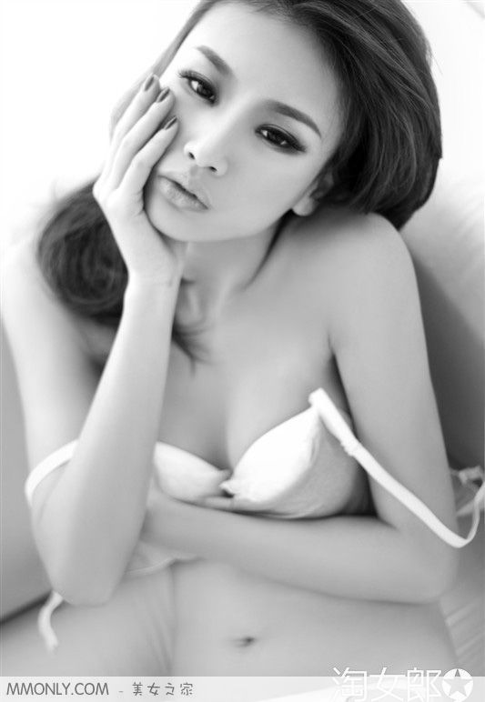 妩媚红色内衣美女私房诱人写真