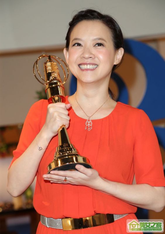 俏皮可爱美女曾宝仪高清写真