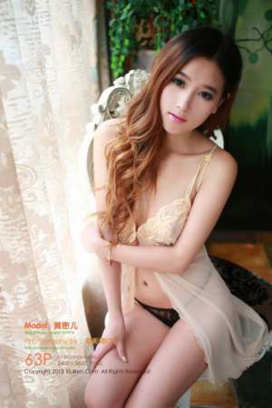 推女神漂亮美眉Lee小棠私房性感内衣秀