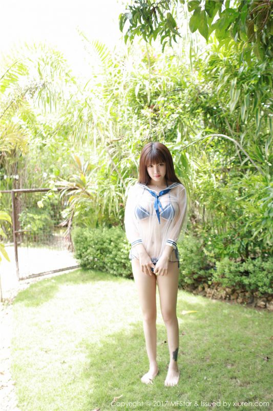 肚兜真空大奶少妇傲娇萌萌Vivian丁字裤诱惑写真