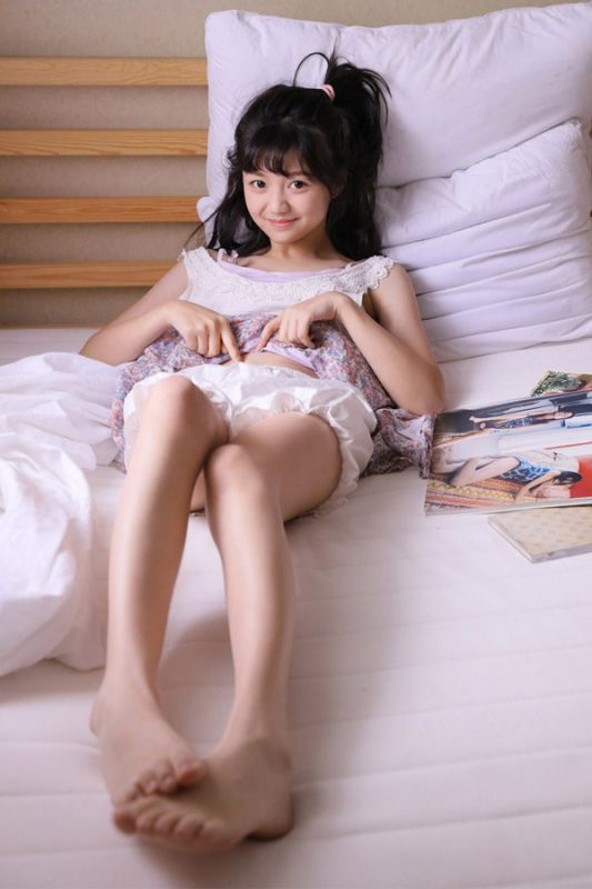日系女孩夏日私房细嫩美腿性感清纯照