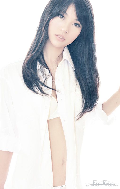 白色内衣美女私房性感撩人写真