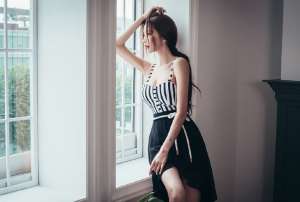 淑女黑色条纹连衣裙优雅性感美女美艳动人摄影艺术图片