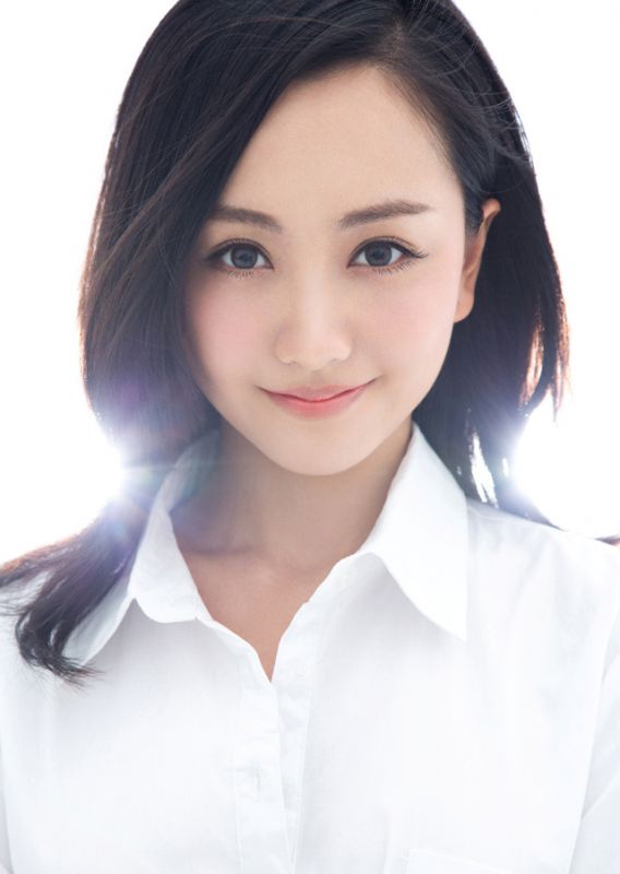 杨蓉清新白衬衫迷人写真