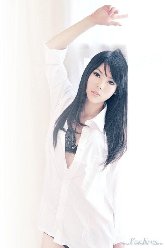 白色内衣美女私房性感撩人写真