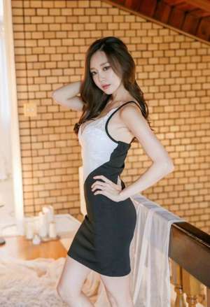 韩国大胸模特窈窕身材屁股大又圆诱惑美女写真