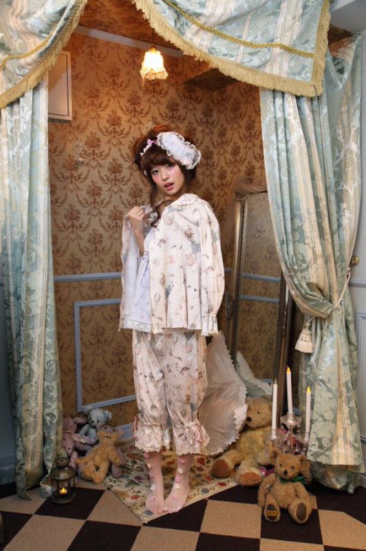 日本模特美女早川实季清纯自拍写真