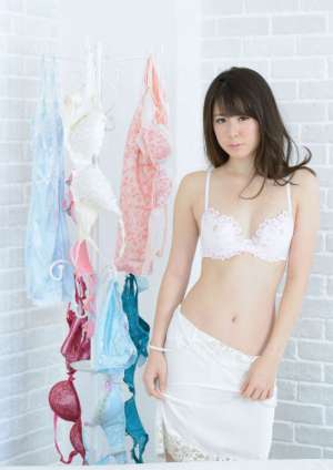 火辣日本美女加藤莉娜私房大胸诱人写真