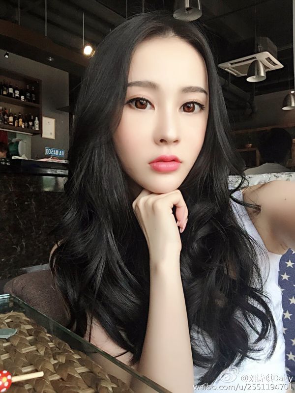 长发美女模特刘诗琪Daisy性感自拍照