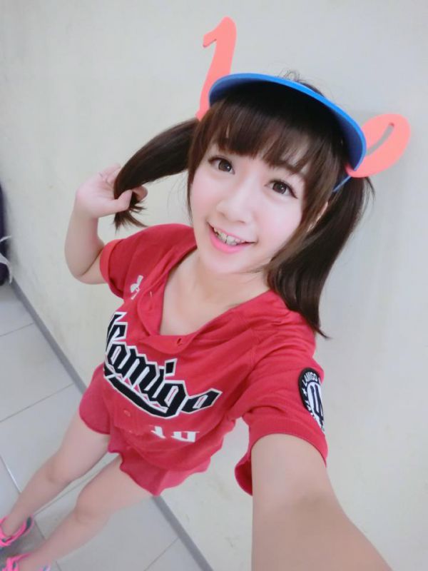 台湾美女模特泱泱(吴泱)清纯自拍写真