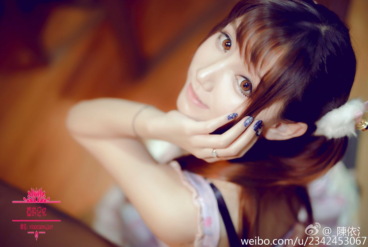 漂亮学生妹陈依微博私拍写真图片