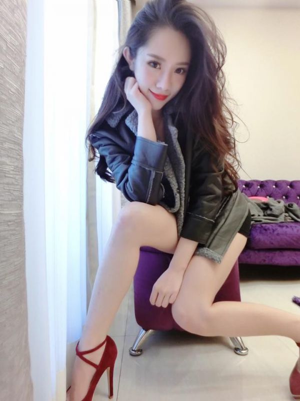 90后养眼美眉美艳自拍写真图片