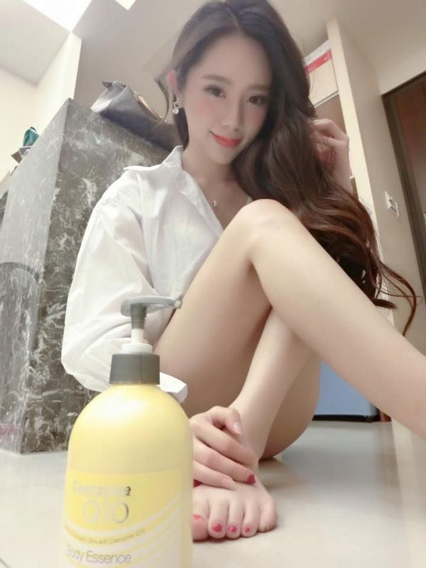 90后养眼美眉美艳自拍写真图片