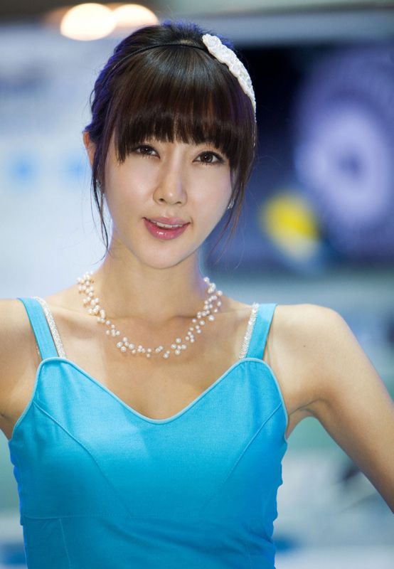 韩国美女车模崔星儿车展写真图片
