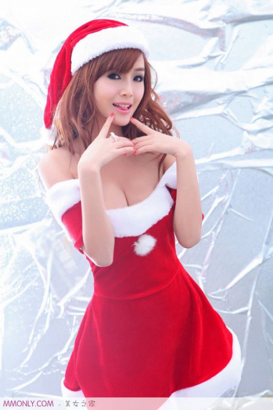 性感酥胸圣诞制服美女诱人写真