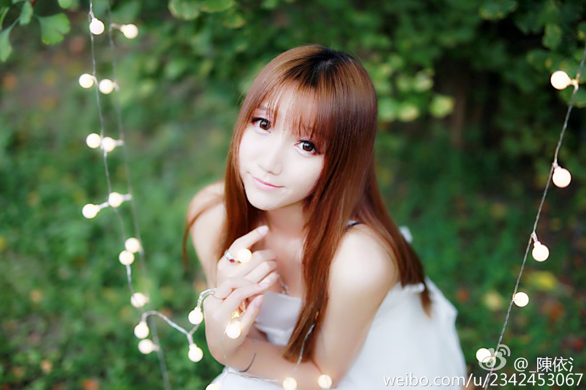 漂亮学生妹陈依微博私拍写真图片