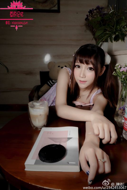 漂亮学生妹陈依微博私拍写真图片