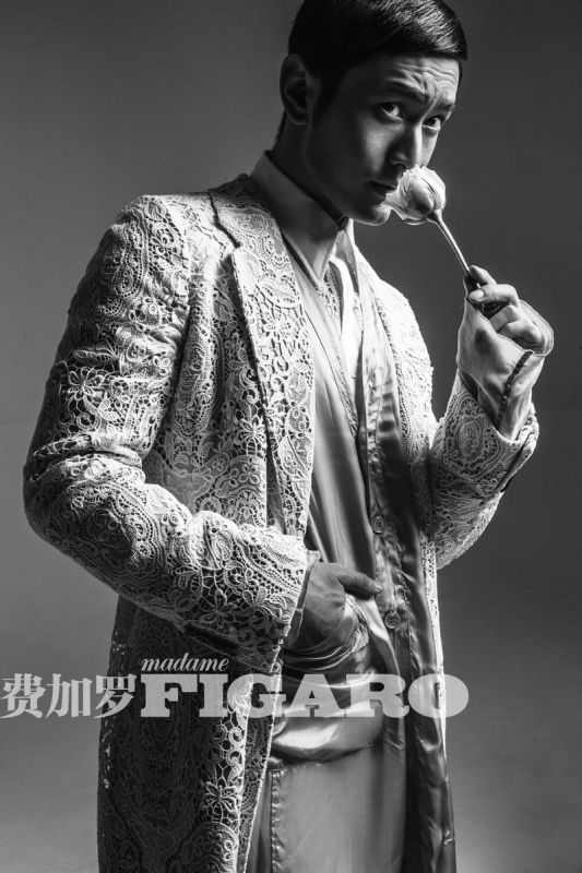 范冰冰黄晓明携手拍摄写真展时尚范